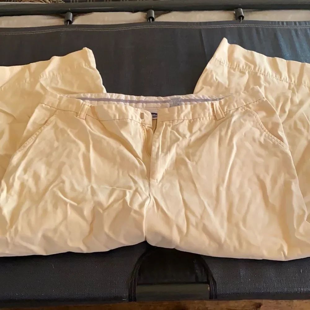 Old Navy yellow capris sz. 14